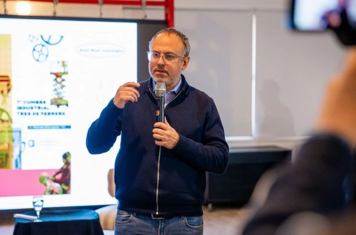 Cumbre industrial en Tres de Febrero: Valenzuela expuso sobre la gestión municipal para las PyMEs 