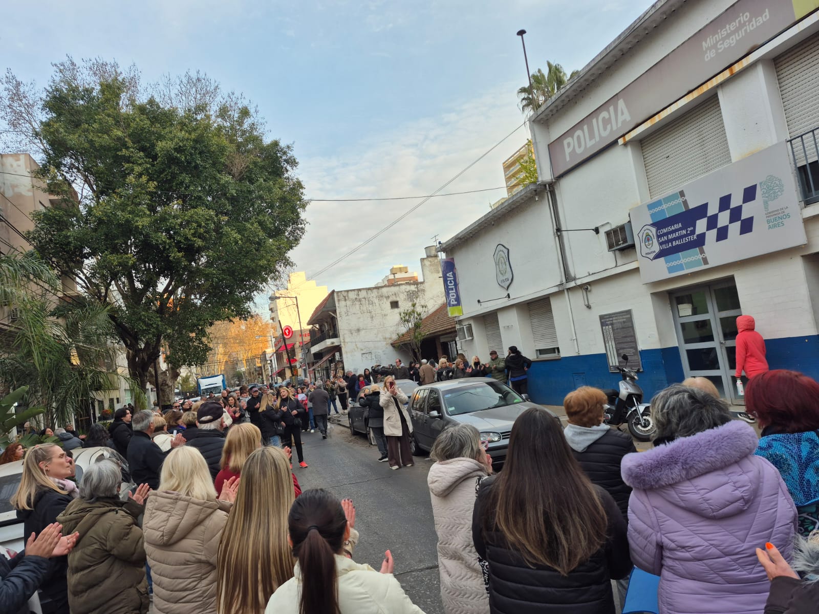 Vecinos y comerciantes de Villa Ballester reclamaron por seguridad