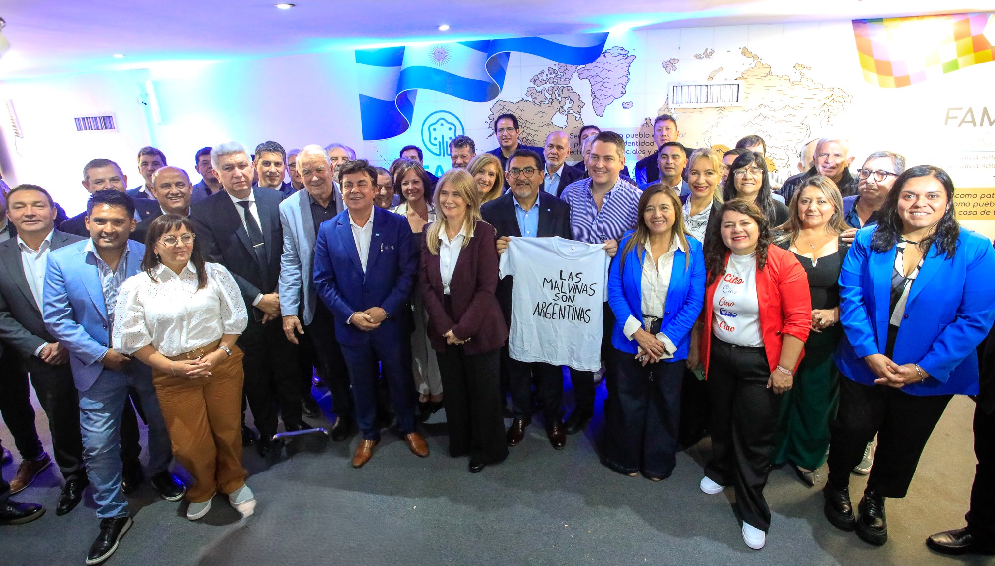 Intendentes de todo el país reeligieron a Fernando Espinoza al frente de la FAM 